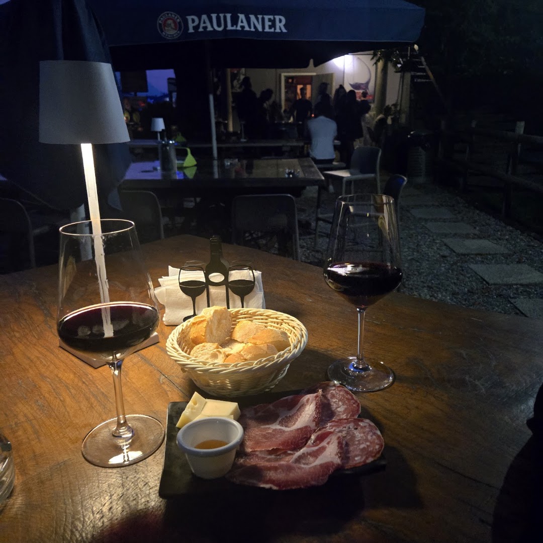Perry's Wine Pub