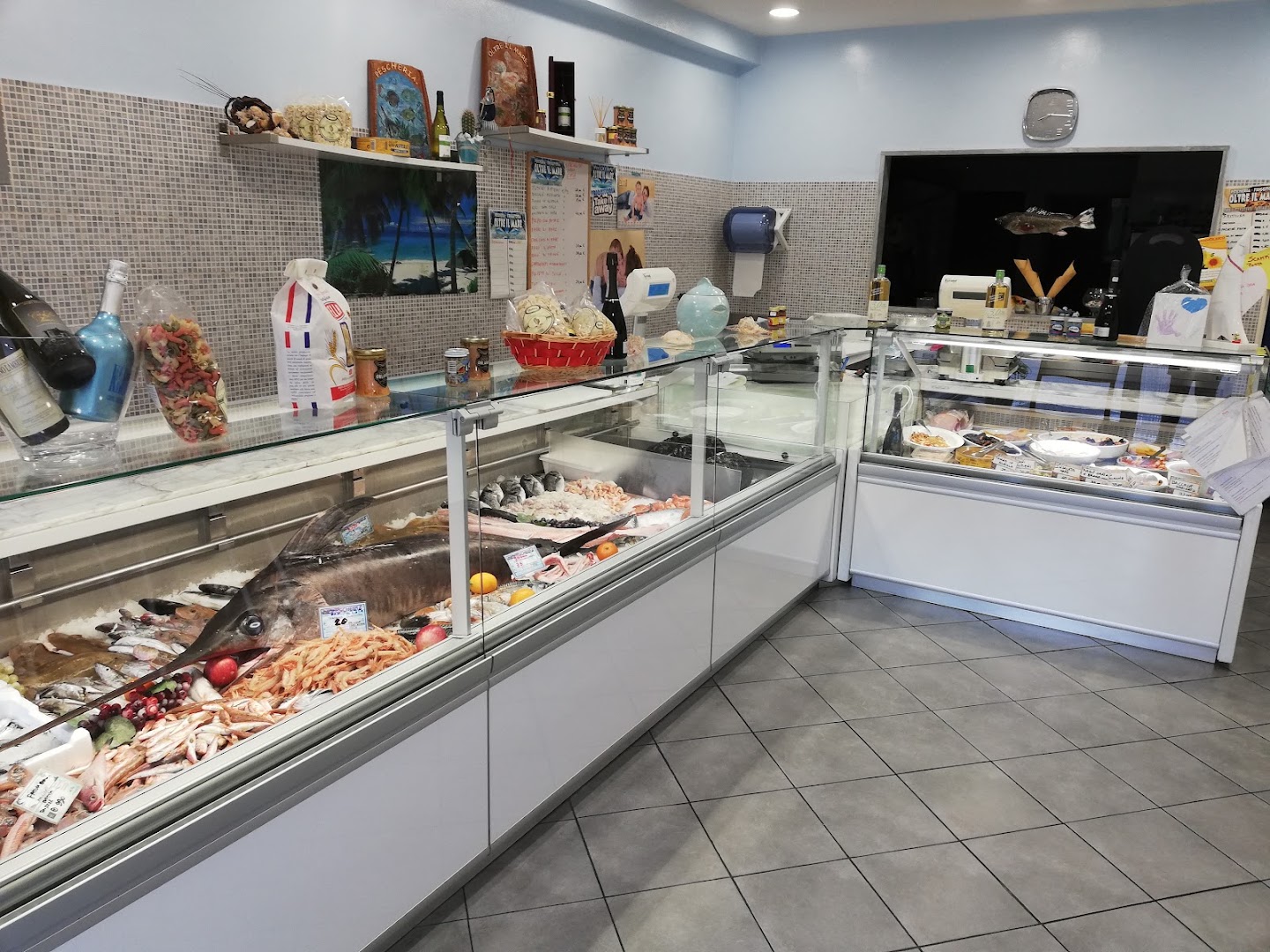 Pescheria Friggitoria Oltre Mare, Carrara