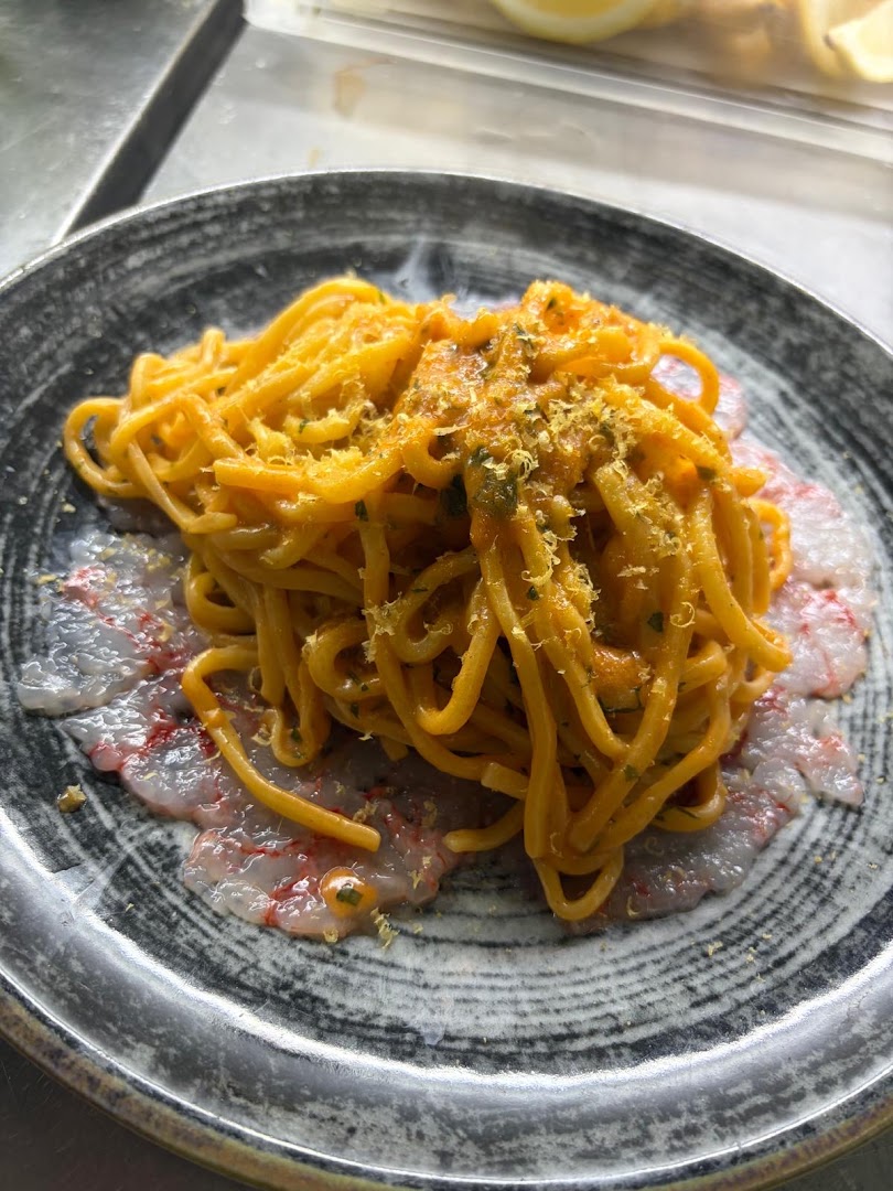 Pescheria ristorante in alto mare