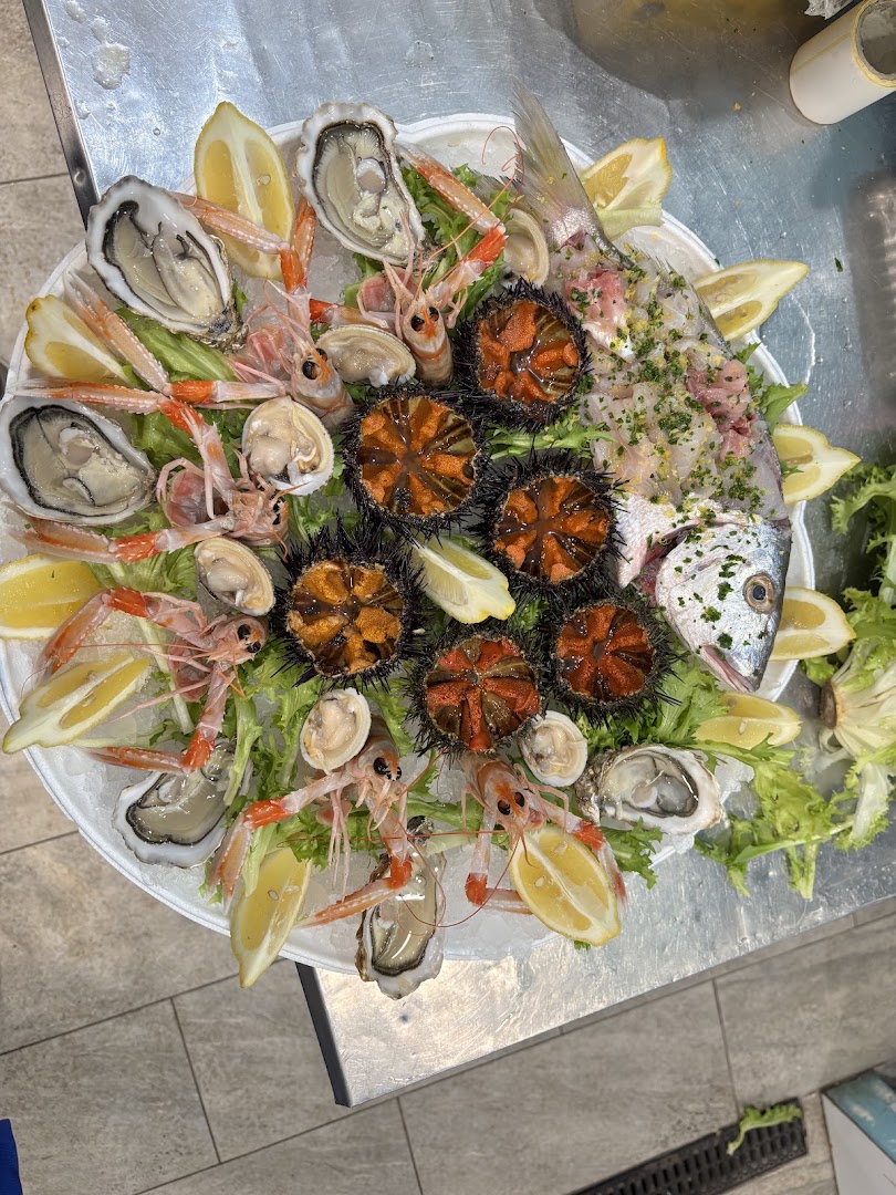 Pescheria ristorante in alto mare