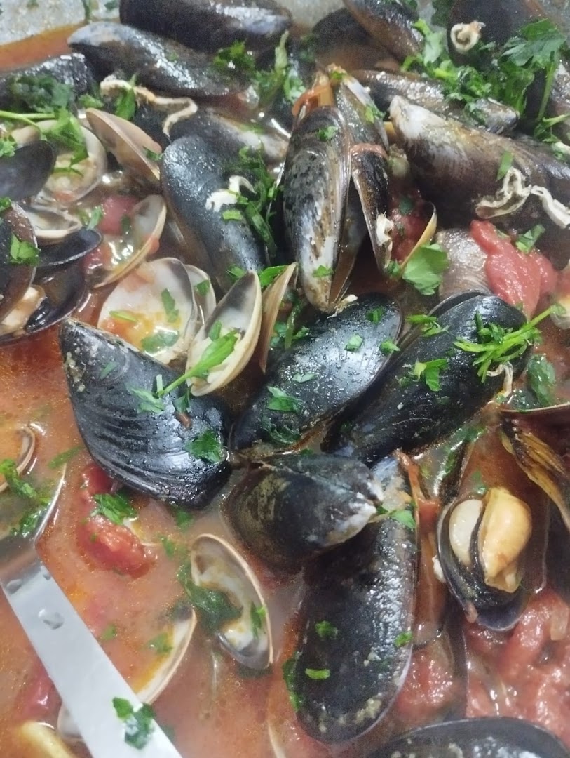 Pettirosso Iemboli. Ristorante Pizzeria Ricevimenti