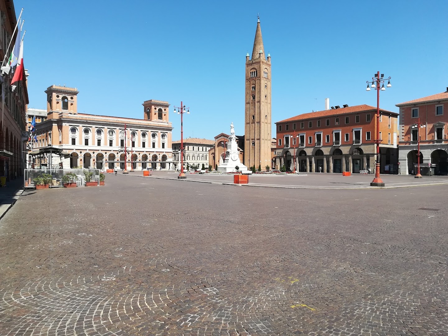 Piazza Aurelio Saffi, Forlì