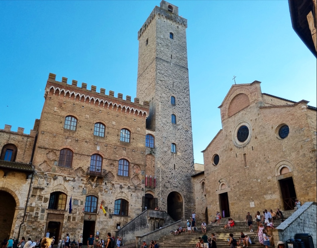 Piazza della Cisterna - San Gimignano