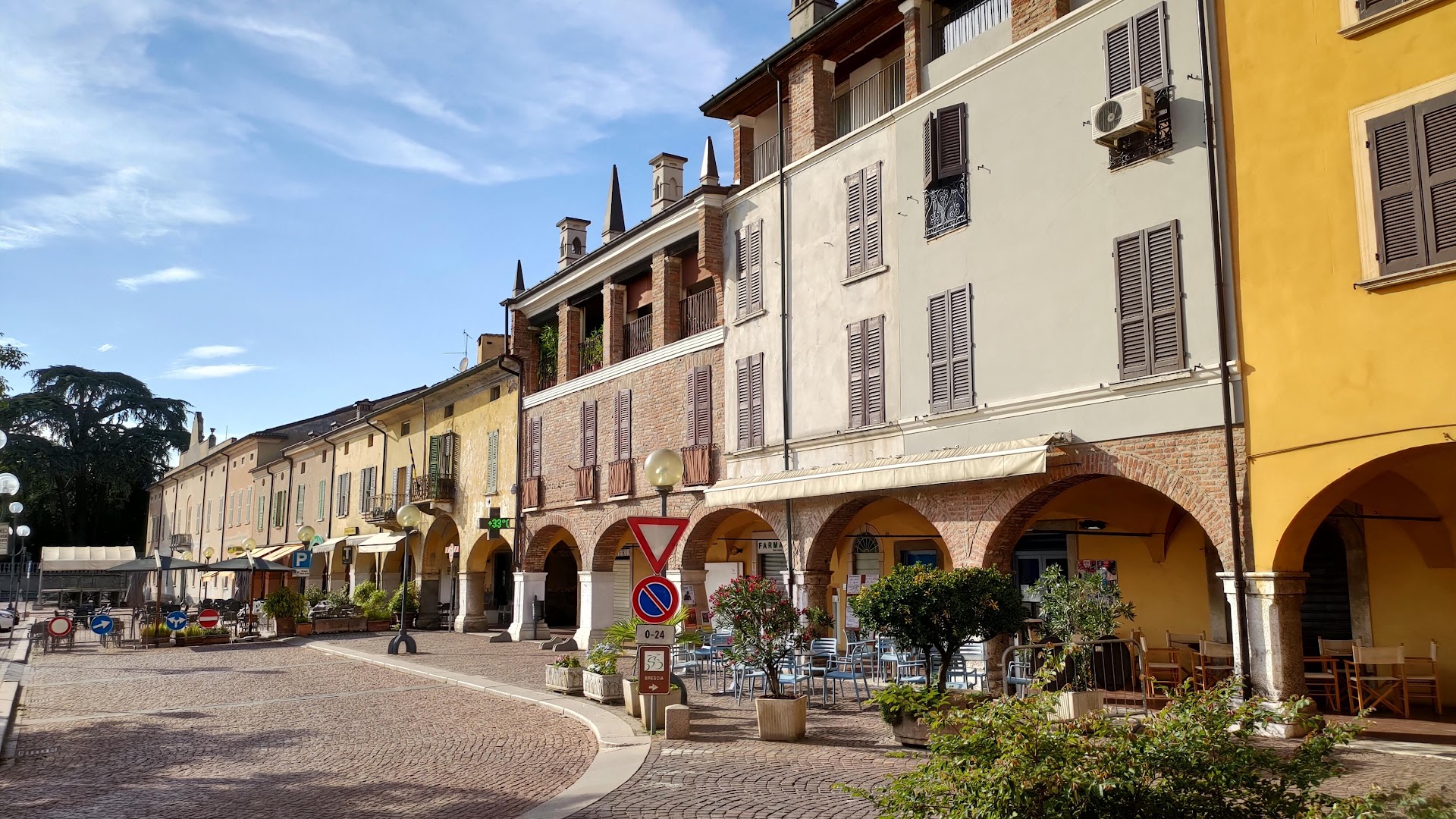 Piazza Della Libertà, Sarnano