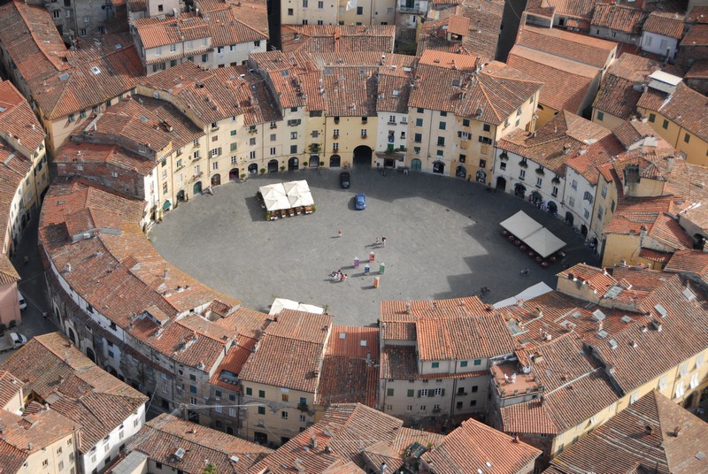 Piazza dell'Anfiteatro, Lucca