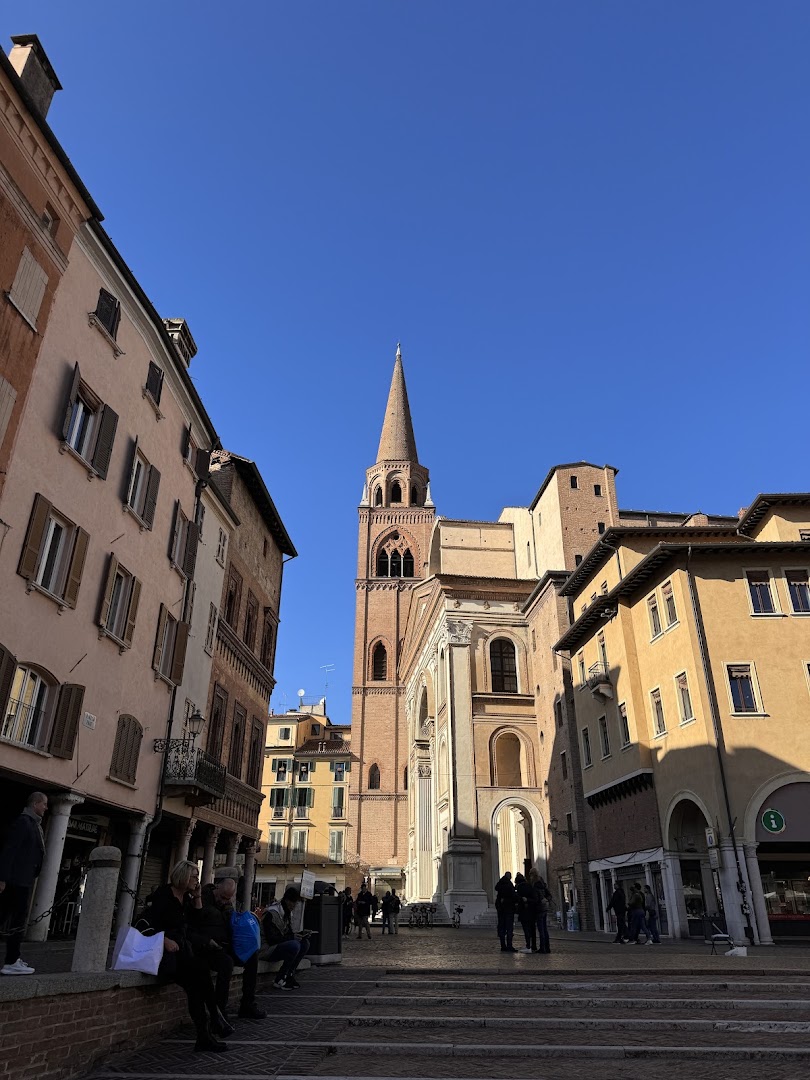 Piazza delle Erbe, Mantova
