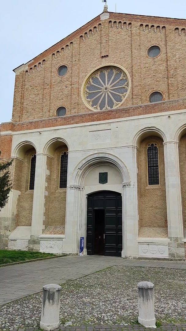 Piazza Eremitani