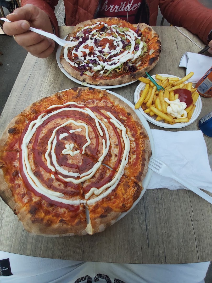 Piazza Falterona Kebap Pízza