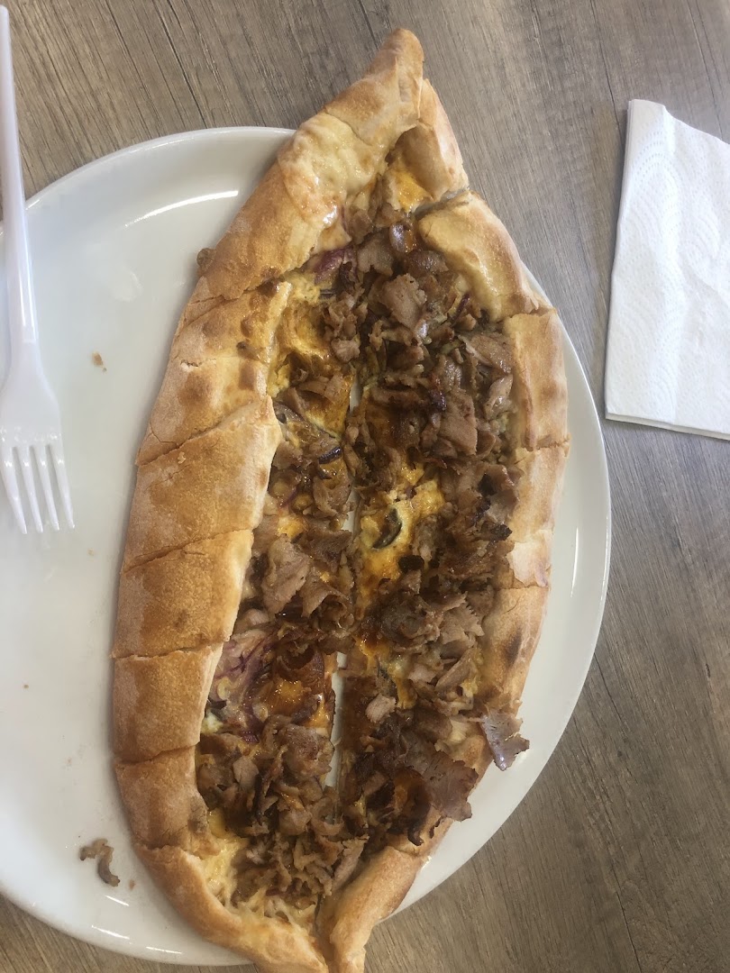 Piazza Falterona Kebap Pízza