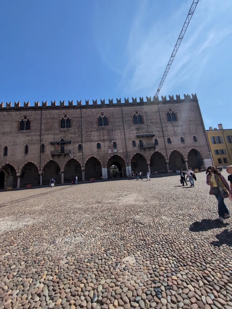 Piazza Sordello, Mantova