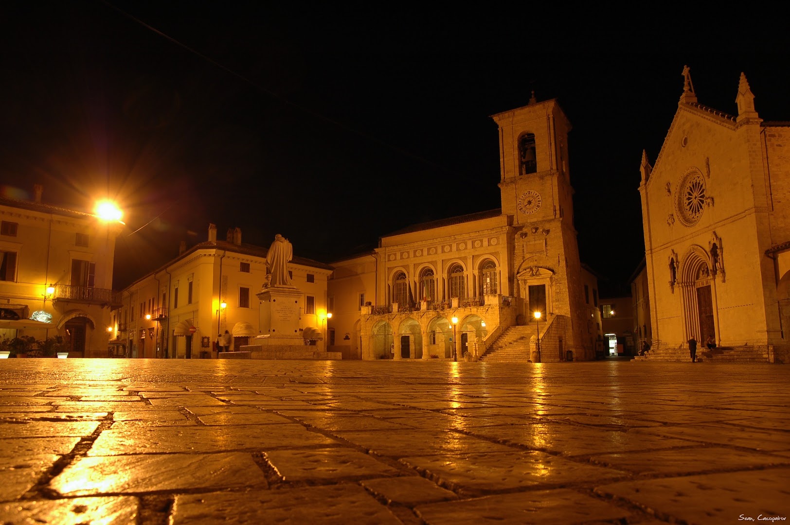 Piazzetta Del Teatro