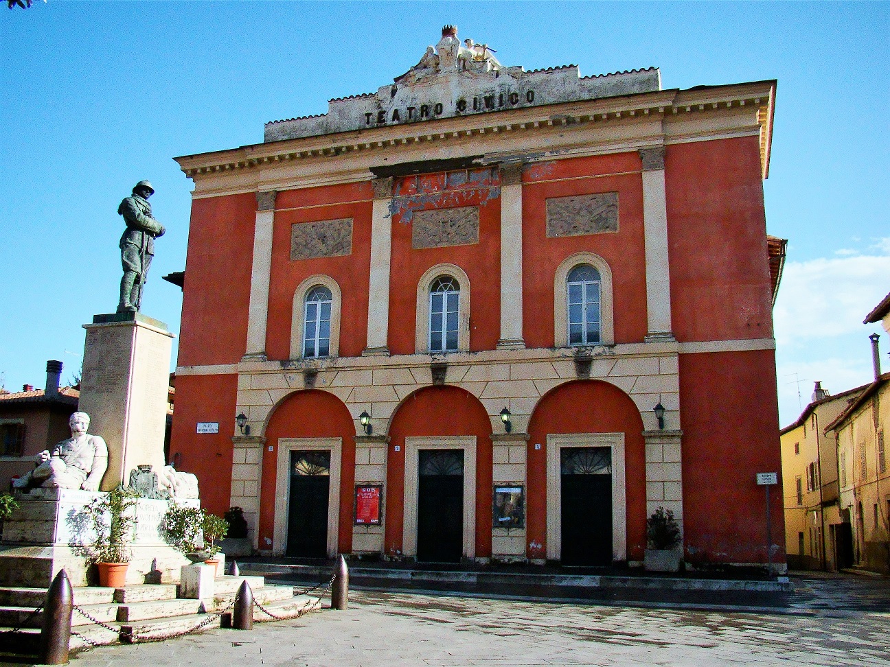 Piazzetta Del Teatro