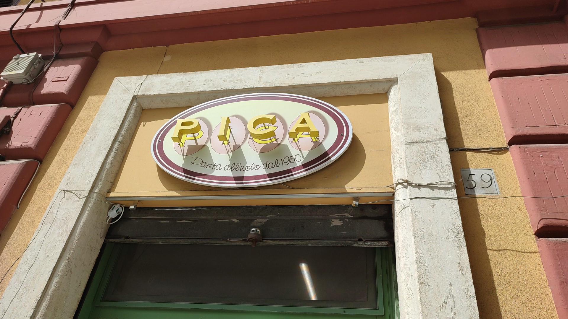Pica pasta all'uovo, Roma