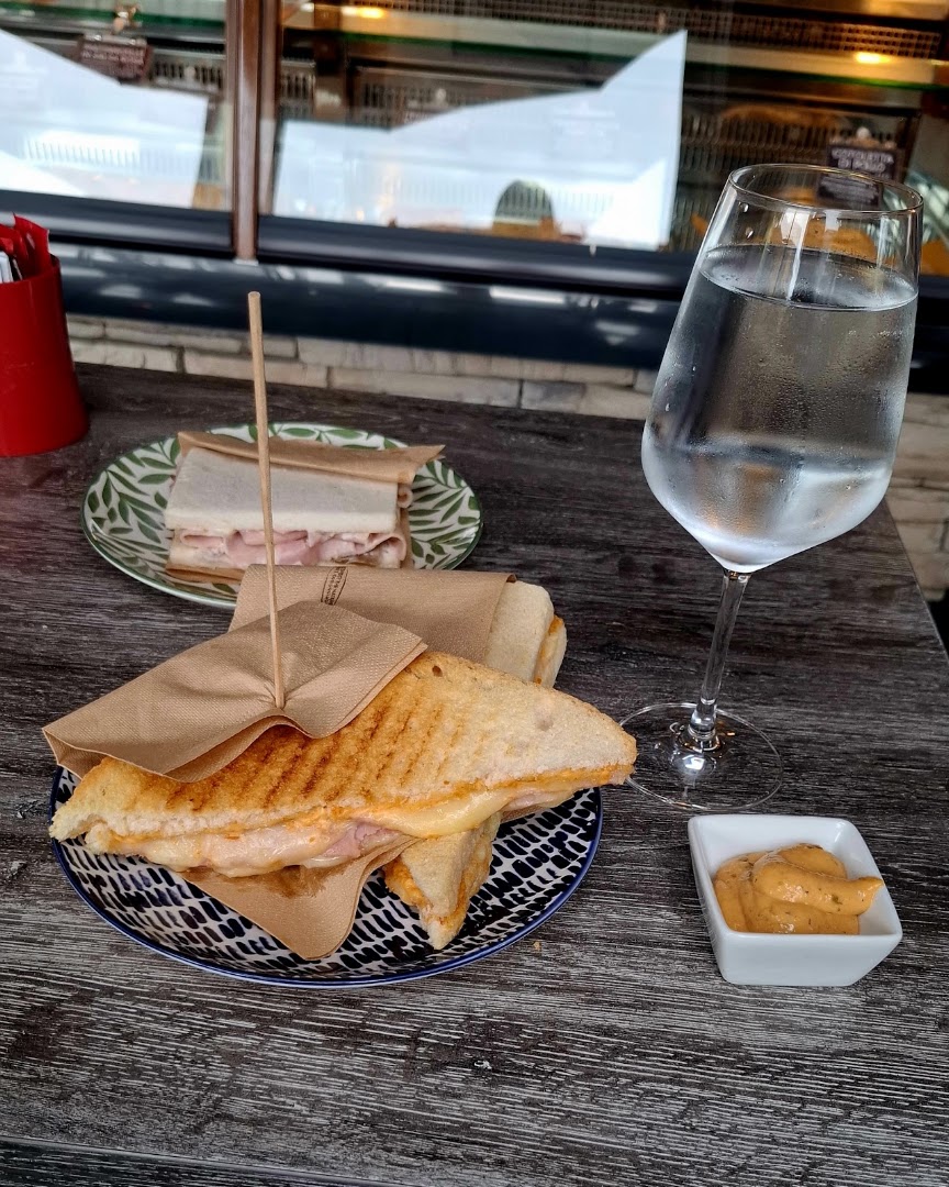 Pier Bar