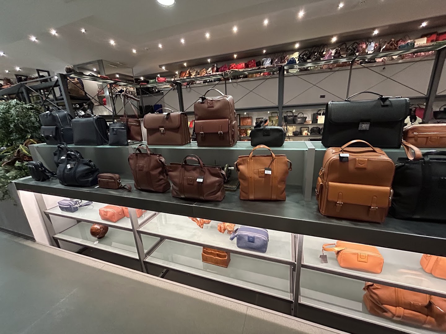 Pierotucci Srl - Leather Factory & Store