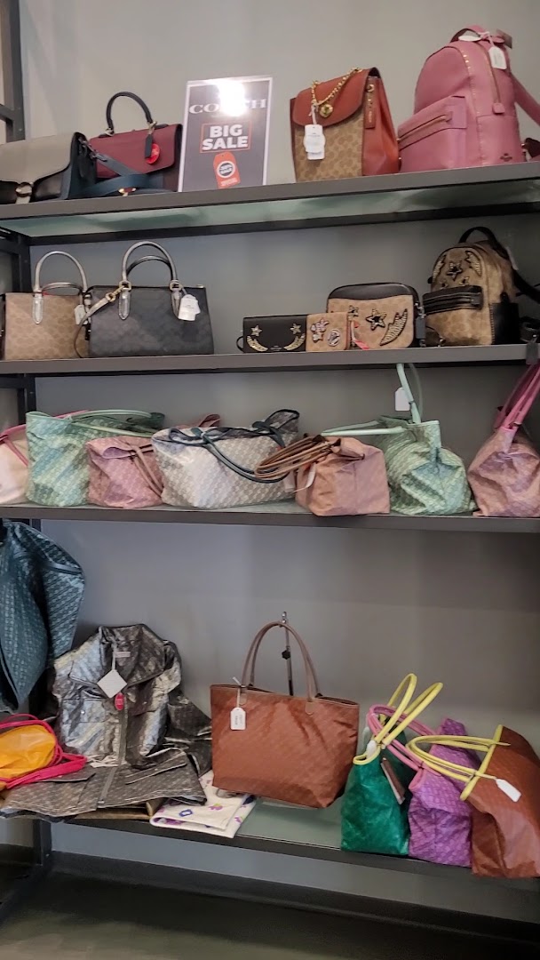 Pierotucci Srl - Leather Factory & Store