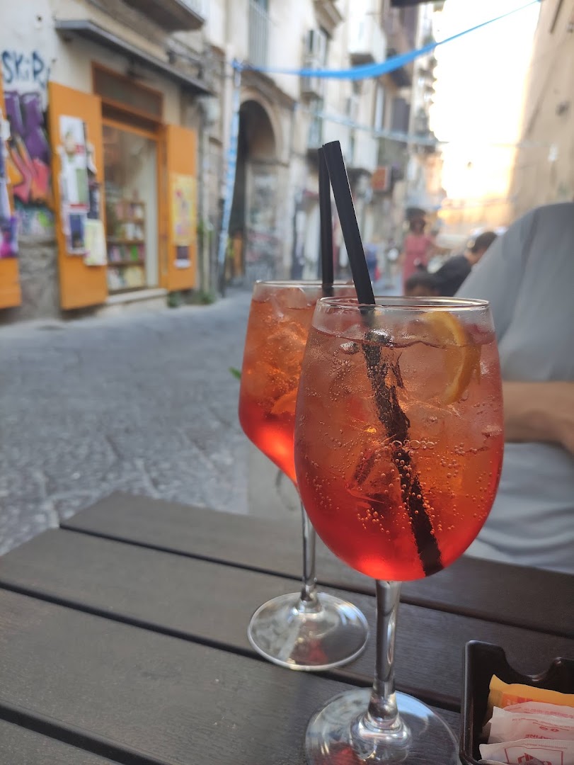 PIN'8 A SANTA CHIARA LOUNGE BAR DRINK & FOOD LIVE MUSIC