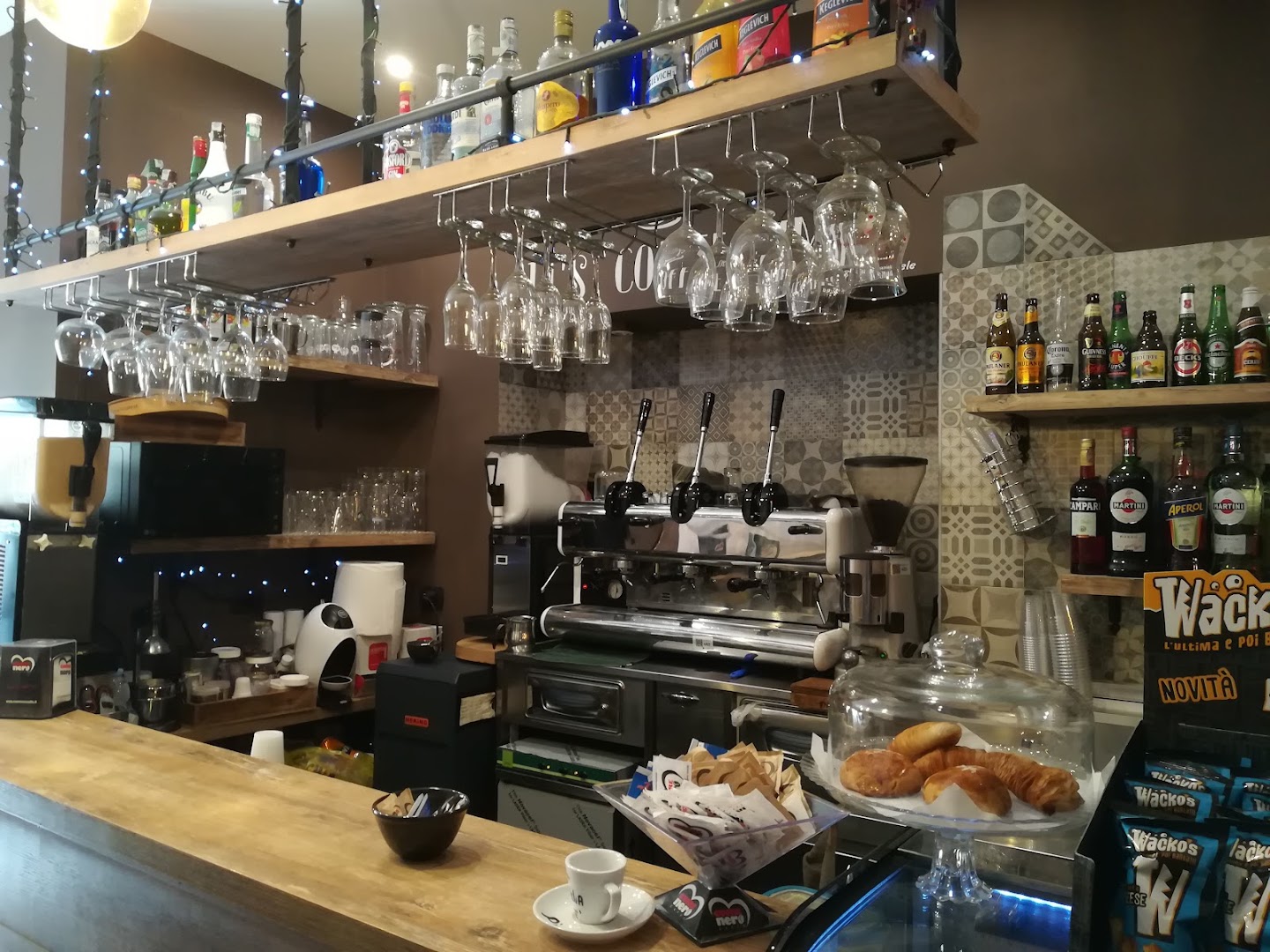PIN'8 A SANTA CHIARA LOUNGE BAR DRINK & FOOD LIVE MUSIC