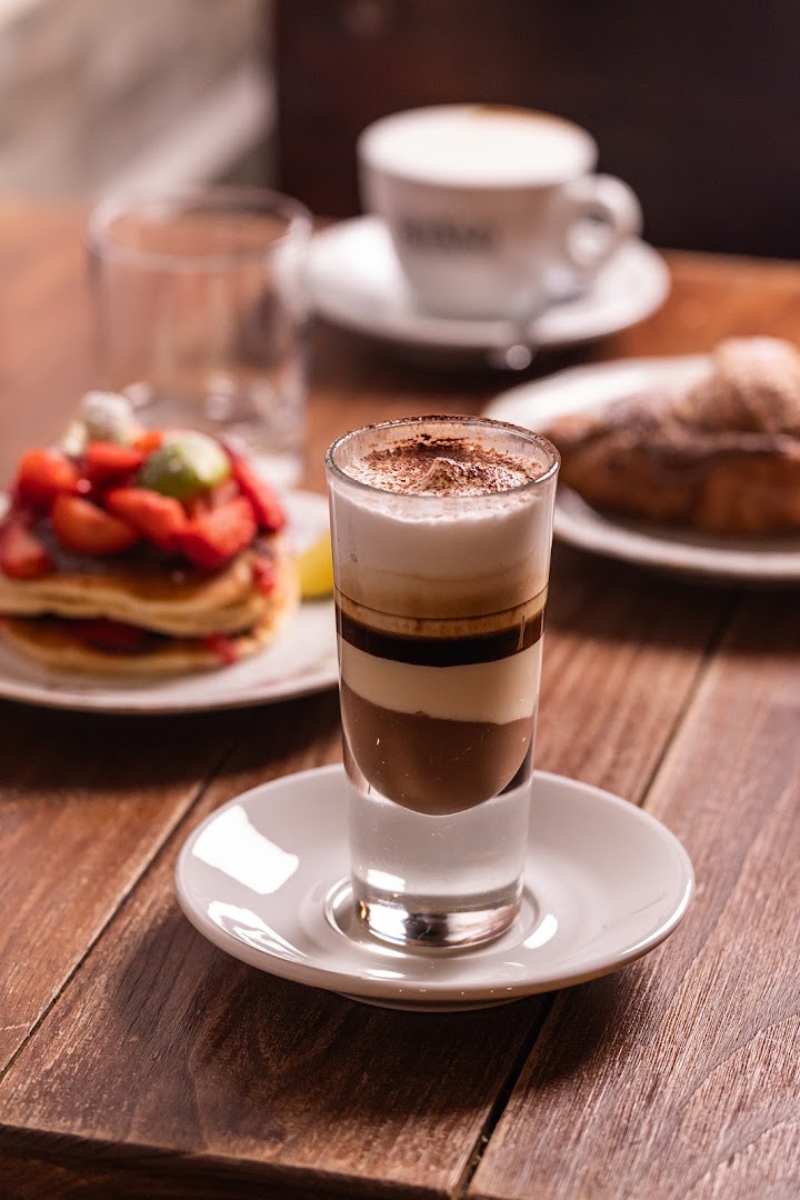 Pina's | Caffé vino e cucina