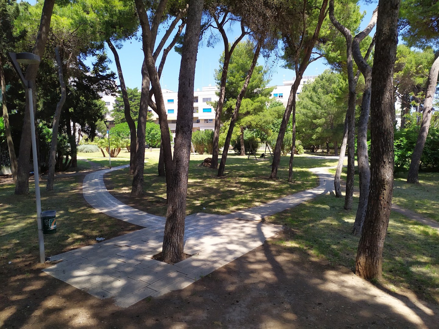 Pineta De Curtis, Taranto