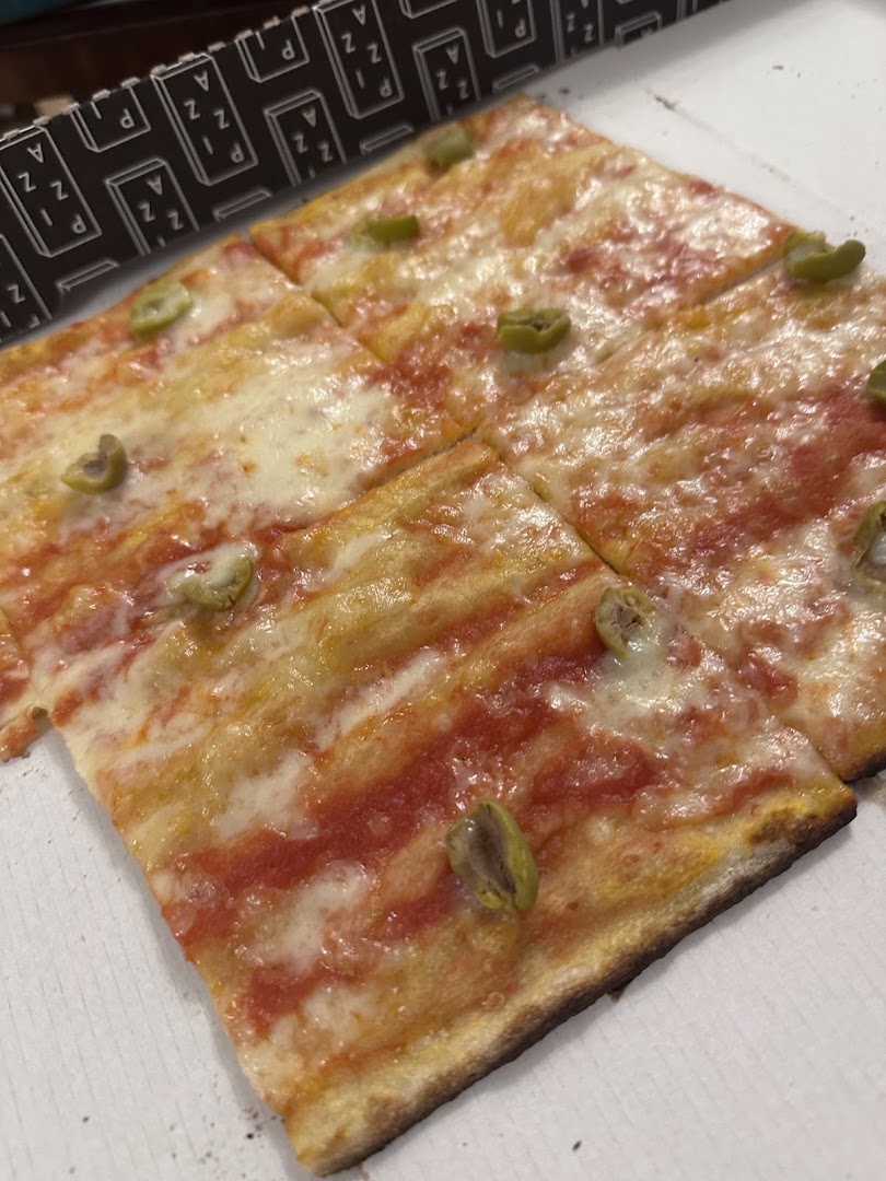 Pizza al metro. Pizz & Fries