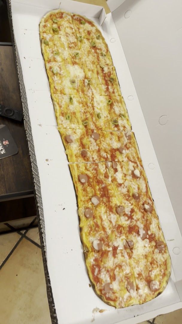 Pizza al metro. Pizz & Fries