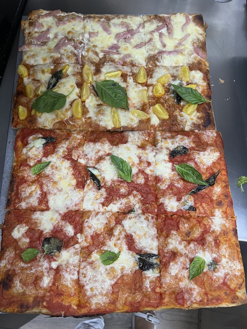 Pizza e sfizi del duomo 171, Napoli