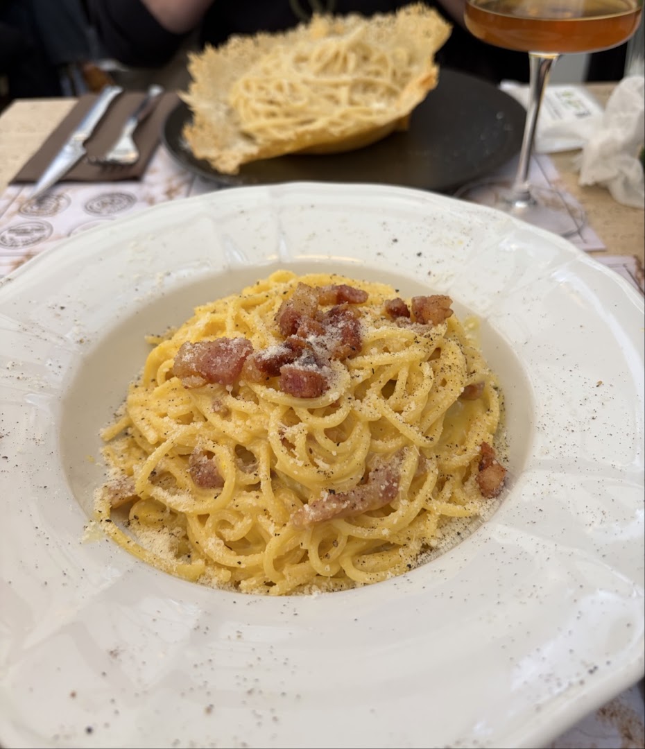 Pizza in Trevi, Roma