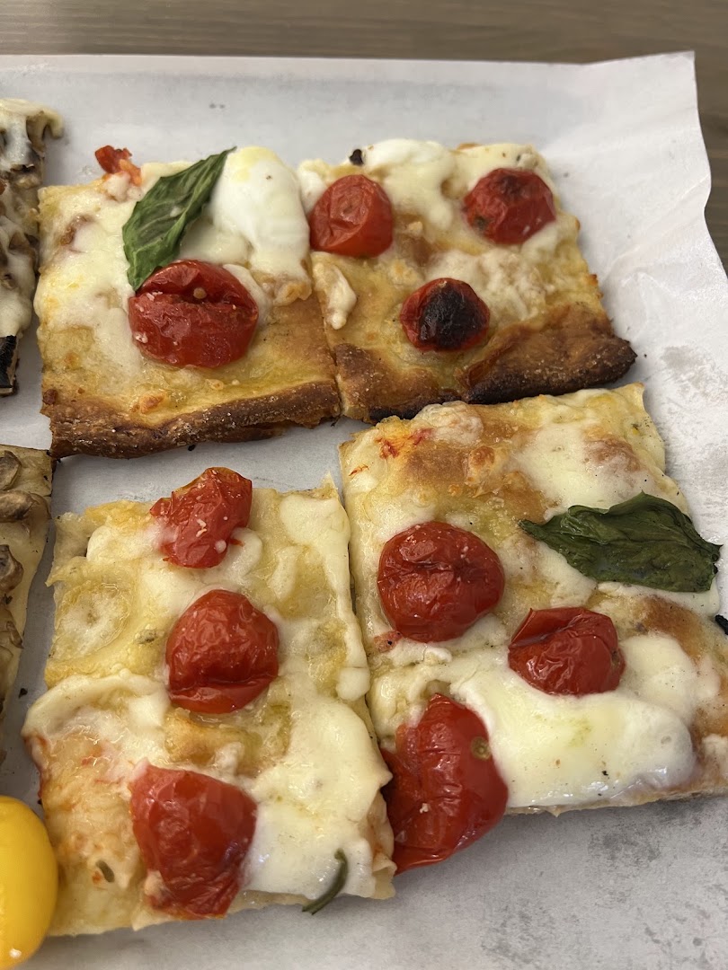 Pizza Luigi