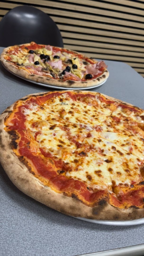 Pizzadilly Circus