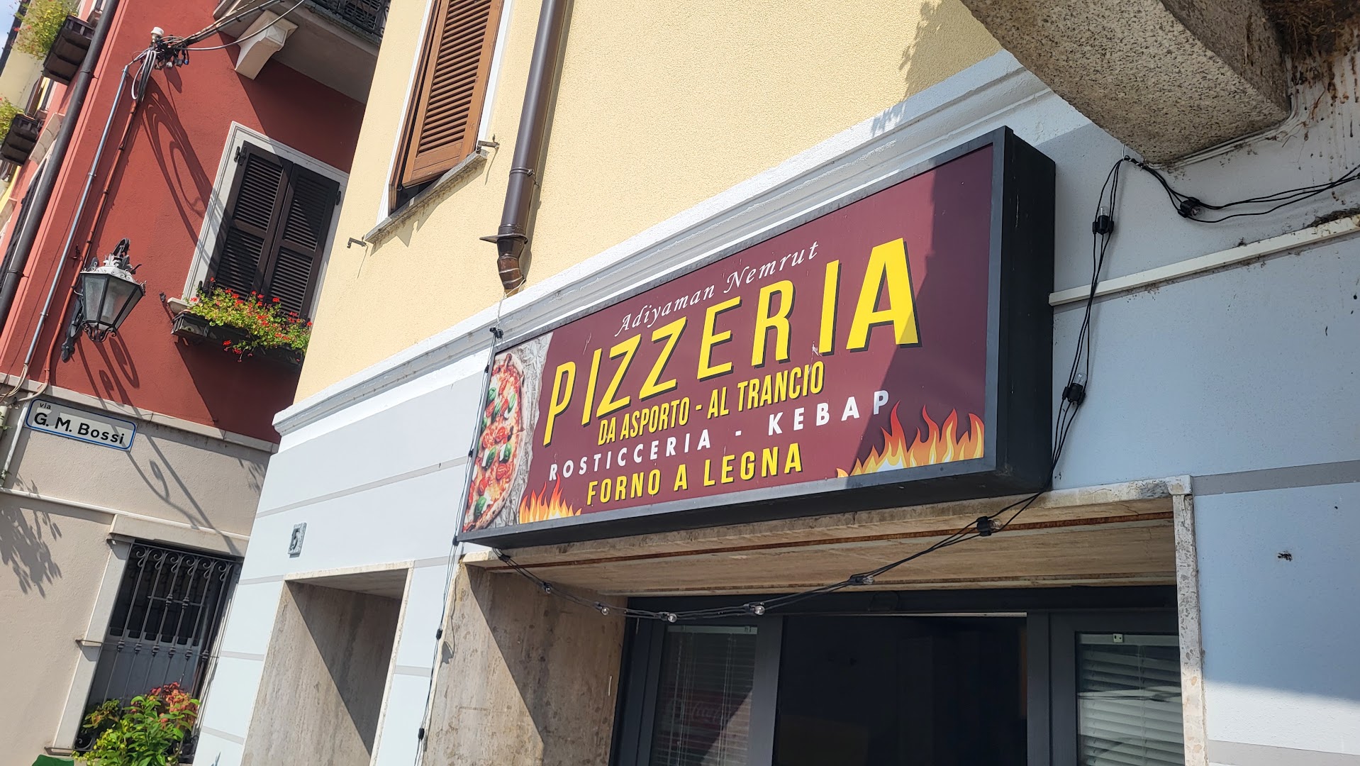 Pizzeria Adiyaman Nemrut...rosticceria...kebab...forno a legna, Porto Ceresio