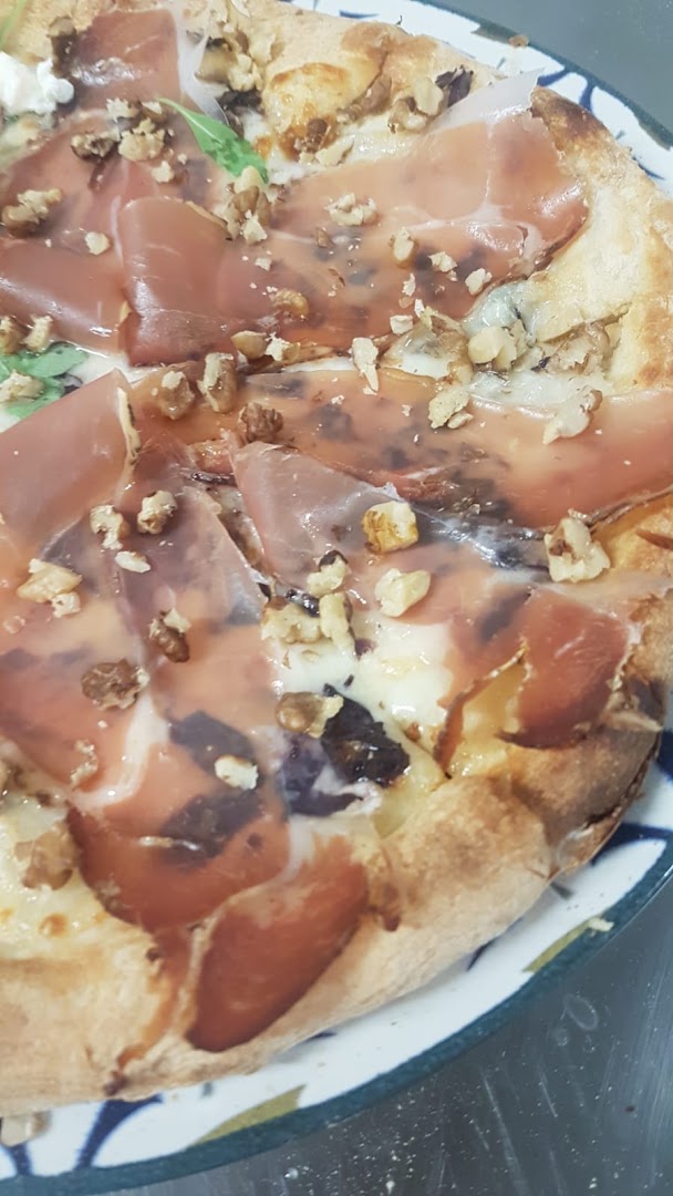 Pizzeria "Angolo dei Capricci"