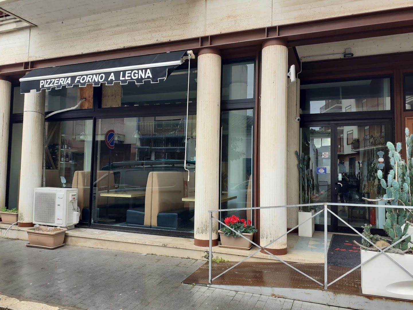 Pizzeria Avanti un altro, Vittoria