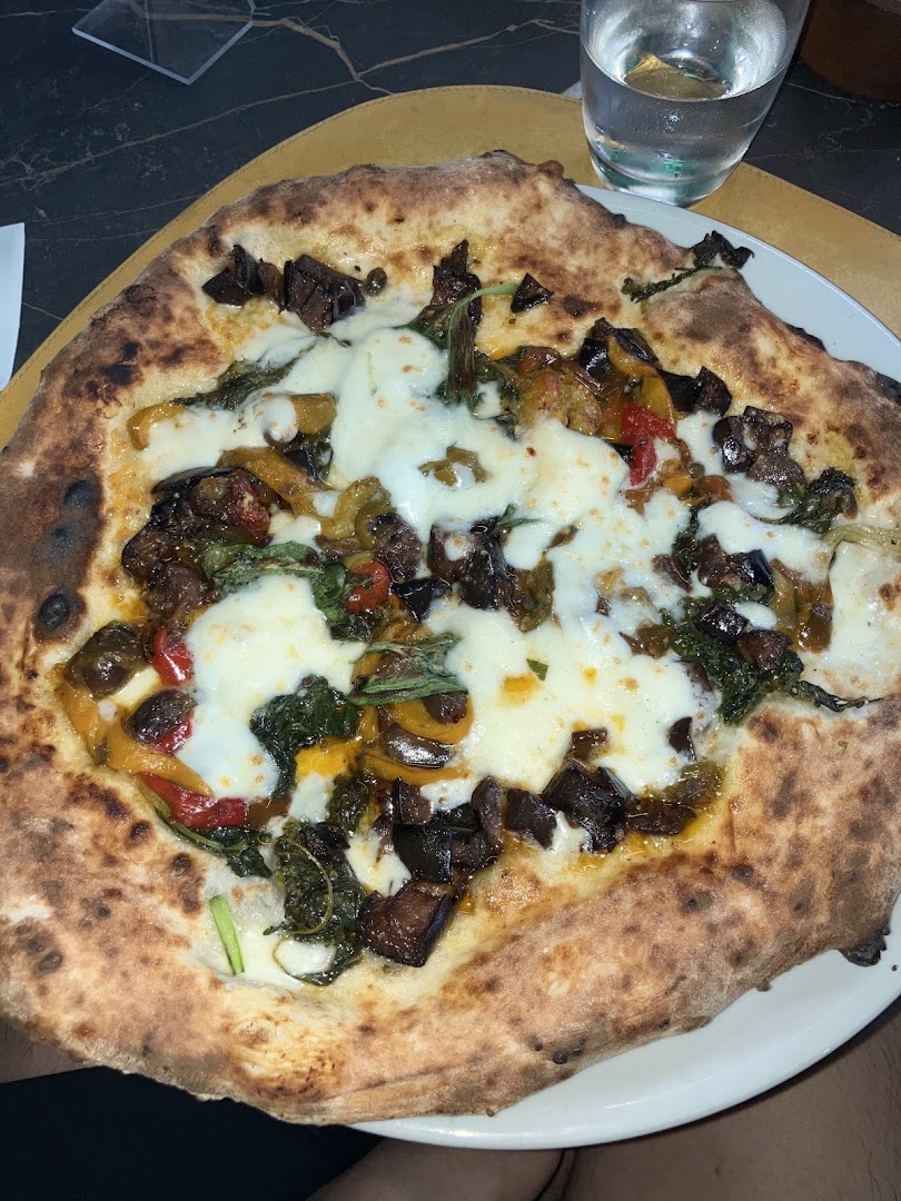 Pizzeria Bella Figliola - Pizzerie di Fuorigrotta - Pizzaiolo Nicola Rotenni, Napoli