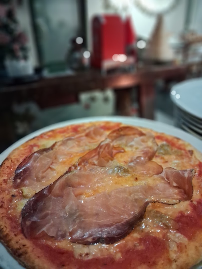 Pizzeria Central & River Pub