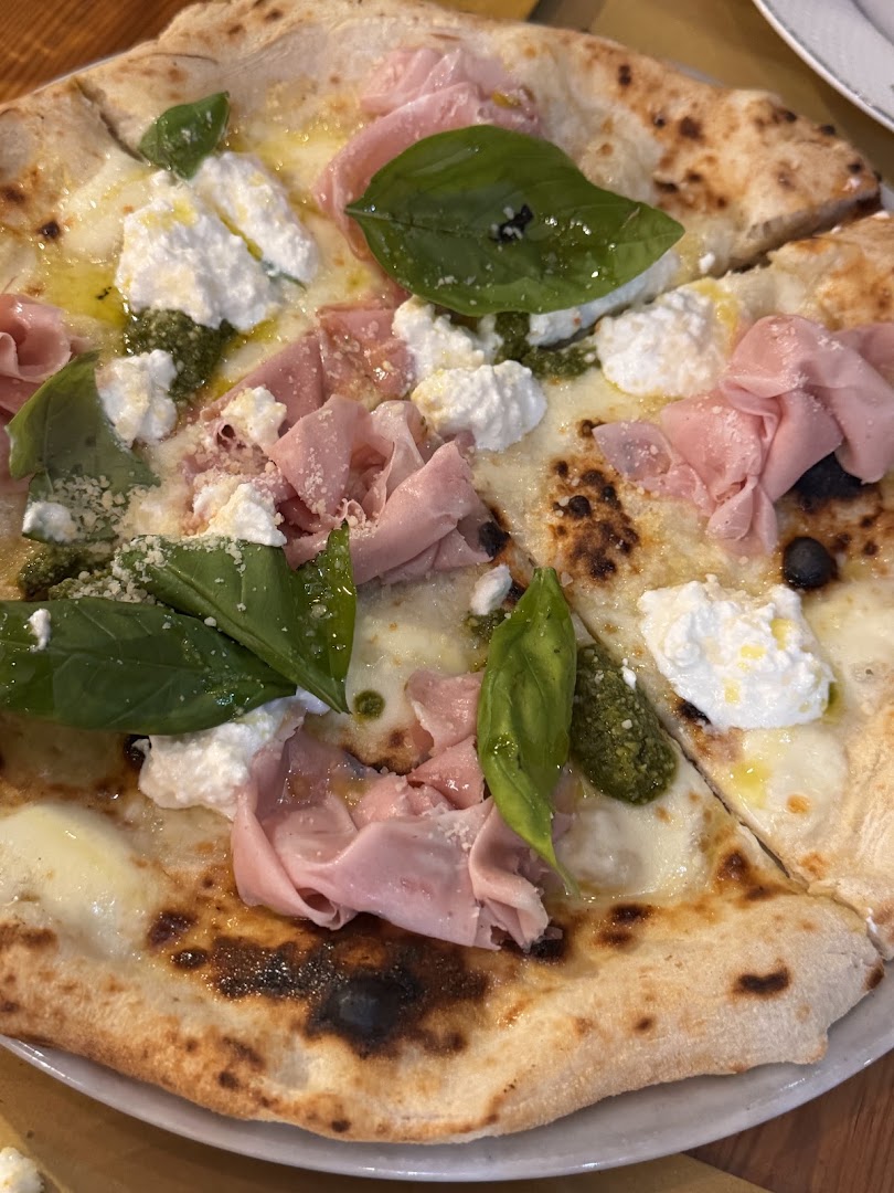 Pizzeria con Cucina 'Ntretella