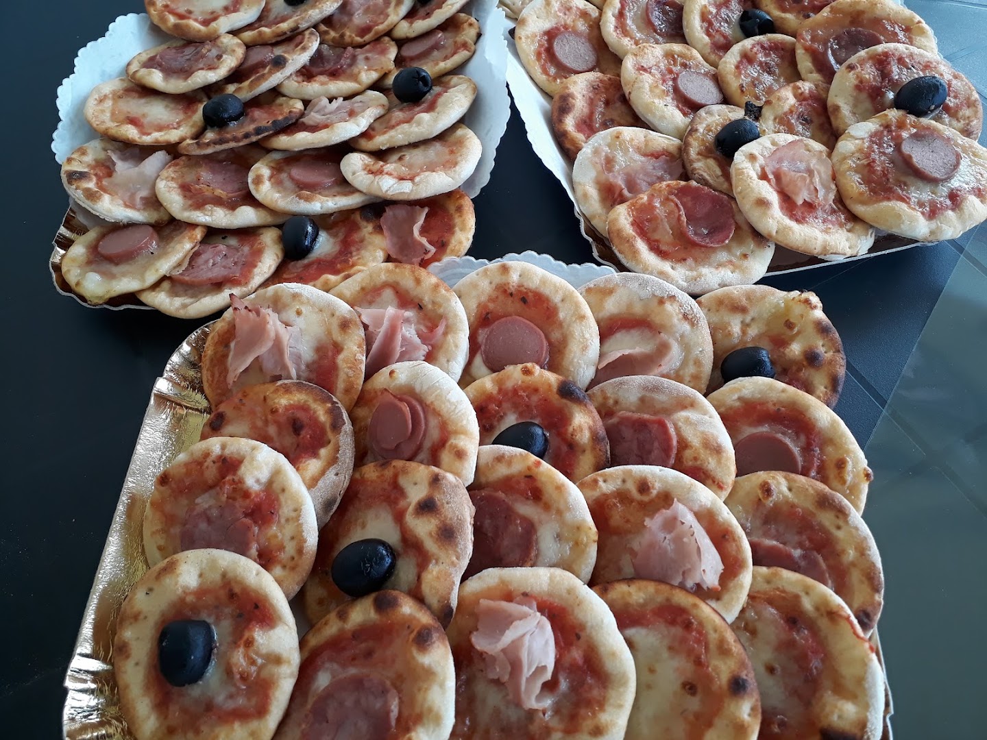 Pizzeria Da Carlo Budoni - Pizze con Consegna a Domicilio