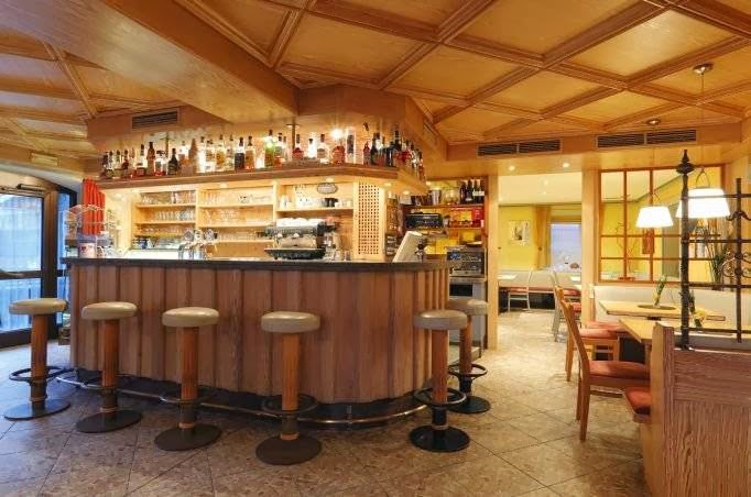Pizzeria Edelweiss, Lutago