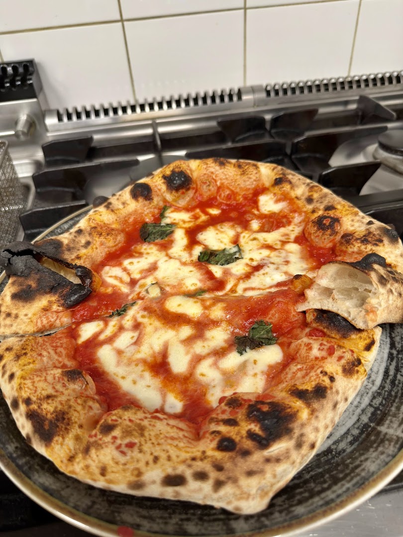 Pizzeria Gusto Regina Madre