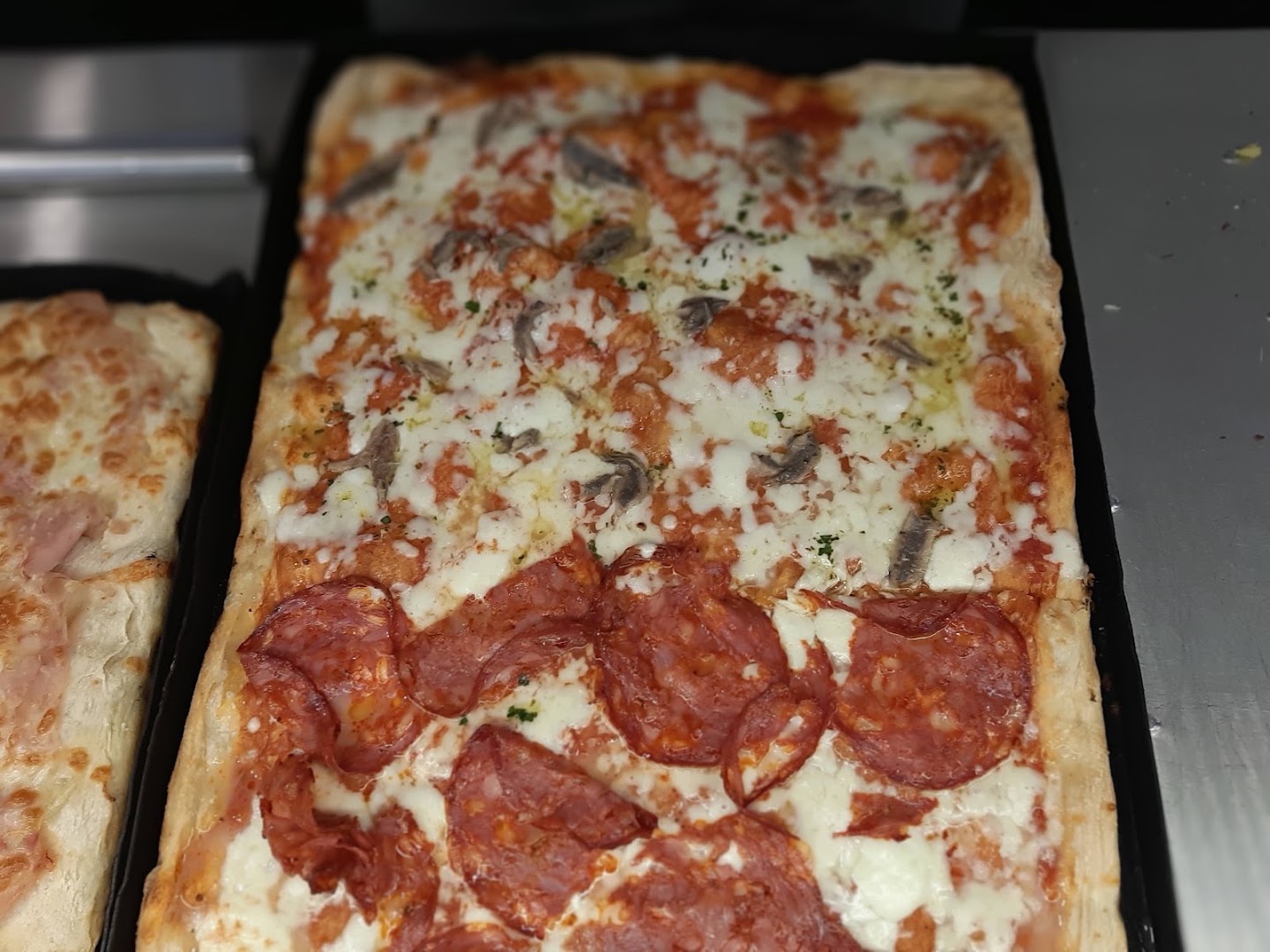 Pizzeria "Kiss"