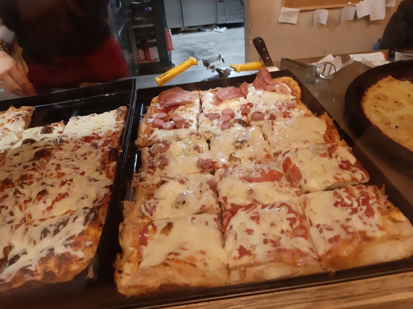 Pizzeria La Capricciosa Pizza al Taglio e da Asporto