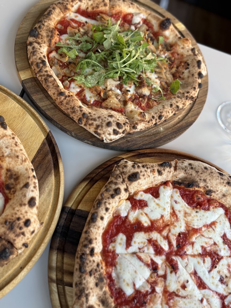 Pizzeria La Luna Pizzeria e Bar