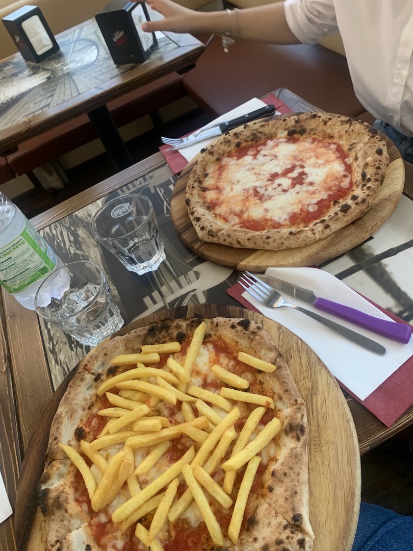 Pizzeria La Luna Pizzeria e Bar