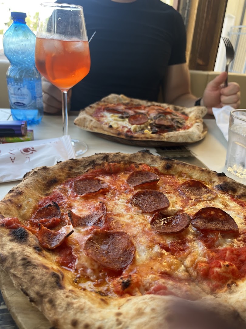 Pizzeria La Luna Pizzeria e Bar