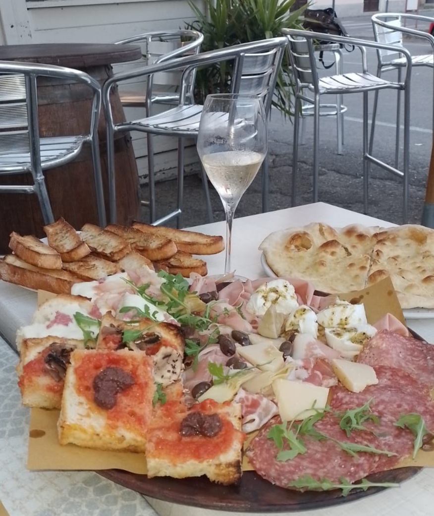 Pizzeria La Piazzetta Castel del Bosco