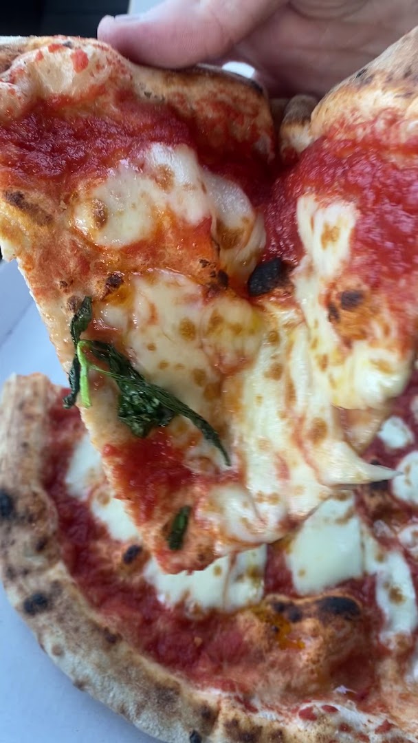 PIZZERIA LEONE GENNARO (LOC.FIUMARELLA), Mondragone