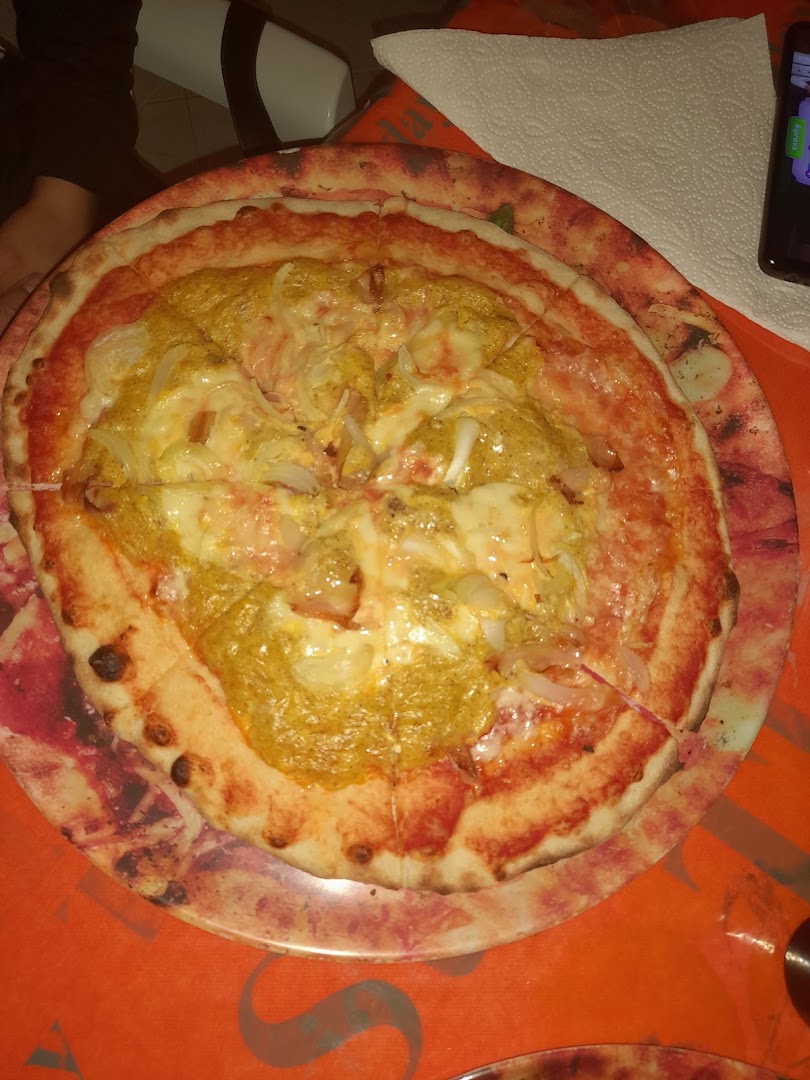 Pizzeria Mezzaluna Di Nurchis Bruno