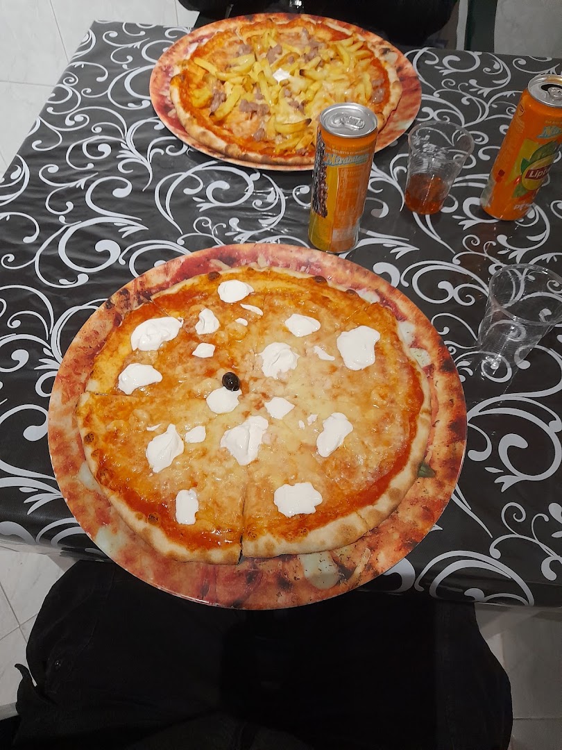Pizzeria Mezzaluna Di Nurchis Bruno