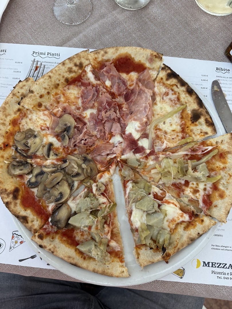 Pizzeria Mezzaluna