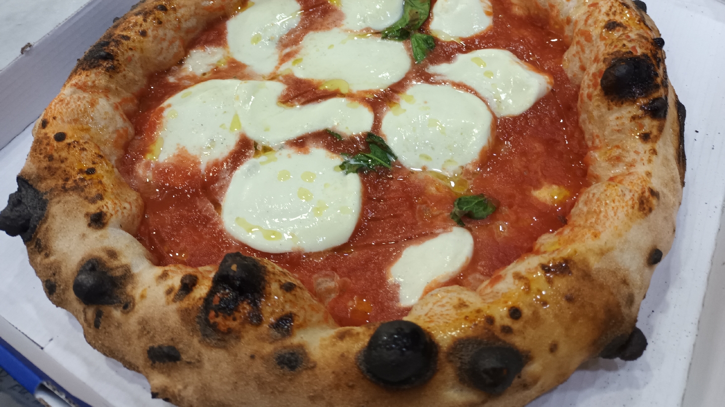 Pizzeria napoletana by sciuscià